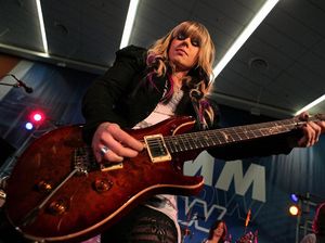Cantiknya Orianthi, Gitaris Utama Michael Jackson