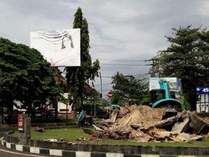 Penjelasan Pemda Soal Patung Ikan Karya Nyoman Nuarta yang Dirobohkan