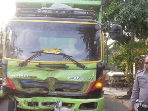 Tabrakan Truk vs Xenia di Nganjuk, Tiga Mahasiswa Tewas