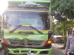 Tabrakan Truk vs Xenia di Nganjuk, Tiga Mahasiswa Tewas