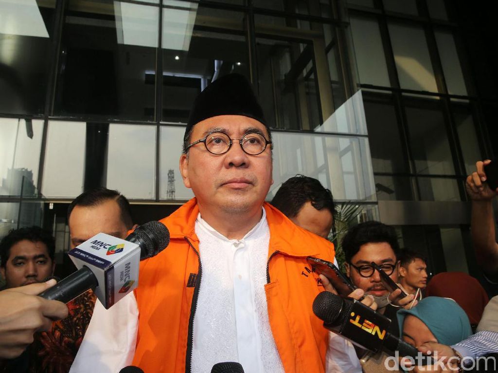 KPK Eksekusi Eks Gubernur Bengkulu dan Istrinya ke Lapas KPK Eksekusi Eks Gubernur Bengkulu dan Istrinya ke Lapas