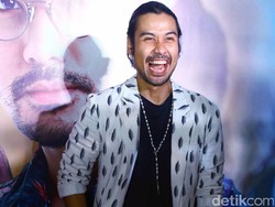 Jika Filosofi Kopi 2 Tembus 800 Ribu Penonton, Apa Nazar Chicco Jerikho?