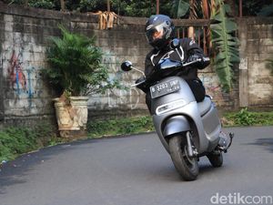 Ngojol Pakai Motor Listrik, Bisa Hemat Sejuta per Bulan Ngojol Pakai Motor Listrik, Bisa Hemat Sejuta per Bulan