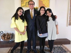 Trik Pakai Legging Formal Agar Tak Dikritik Seperti Ayu Ting Ting