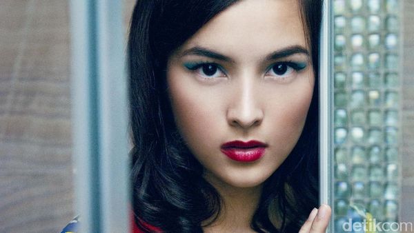 Foto: Cantiknya Chelsea Islan dengan Gaya Retro