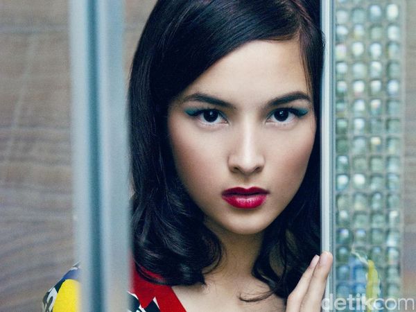 Foto: Cantiknya Chelsea Islan dengan Gaya Retro