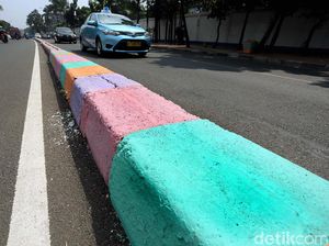 Cerianya Warna Pembatas Jalan TB Simatupang