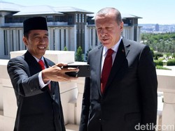 Gaya Jokowi Ajak Erdogan Nge-Vlog Bareng