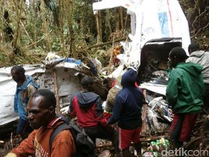 Penampakan Puing Pesawat AMA yang Jatuh di Gunung Napua Wamena