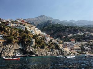 Foto: Jepretan Kece Si Seksi Emily Ratajkowski