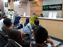 Harga Emas Pegadaian Turun Terus