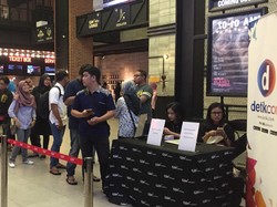 Penonton Mengular di DHot Movie Night with OPPO Surabaya