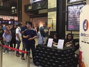 Penonton Mengular di DHot Movie Night with OPPO Surabaya Penonton Mengular di DHot Movie Night with OPPO Surabaya