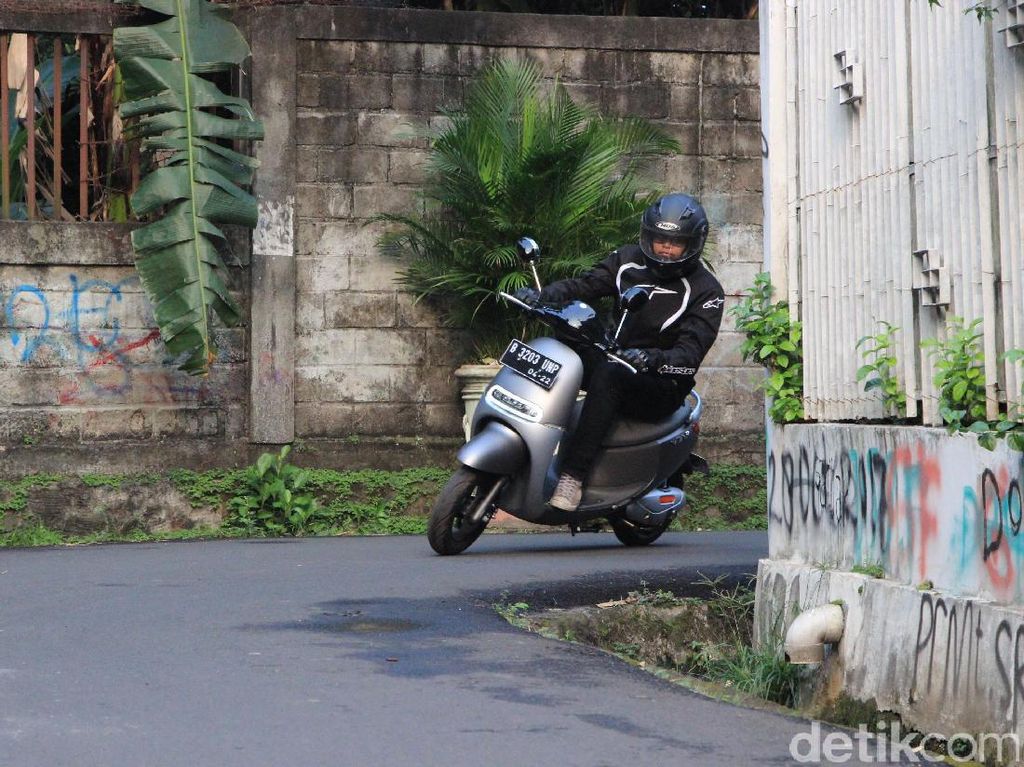 Ini Strategi Produsen Motor Listrik Agar Jualannya Tidak Nyungsep Ini Strategi Produsen Motor Listrik Agar Jualannya Tidak Nyungsep