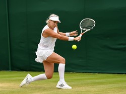 Rintihan Pilu Mattek-Sands Usai Cedera Mengerikan di Wimbledon