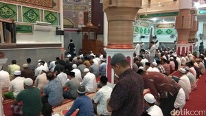 Ini Al Quran Terbesar di Dunia Seberat 154 Kg Berusia 