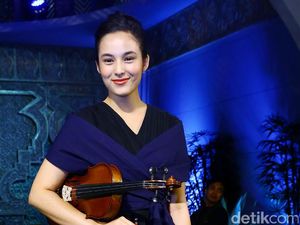 Chelsea Islan Piawai Bermain Biola di Film Ayat-ayat Cinta 2