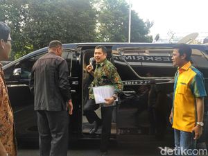 Hary Tanoe Penuhi Panggilan Bareskrim Terkait Kasus SMS Ancaman Hary Tanoe Penuhi Panggilan Bareskrim Terkait Kasus SMS Ancaman