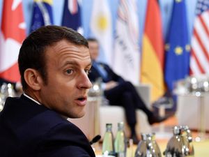 Habiskan Rp 414 Juta, Begini Makeup Presiden Prancis Macron