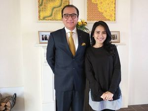 Ayu Ting Ting Dihujat Netizen Lagi Karena Pakai Legging ke Rumah Dubes Ayu Ting Ting Dihujat Netizen Lagi Karena Pakai Legging ke Rumah Dubes