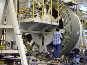 Pabrik-pabrik di AS Lesu, Seperti Masa Kelam Perang Dunia II