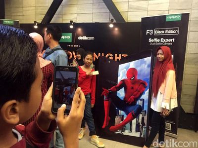 Antusias Warga Surabaya Nobar Spider-Man: Homecoming