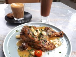 Atico by Javanegra: Uniknya Pollo Asado Khas Spanyol Berlumur Garlic Butter