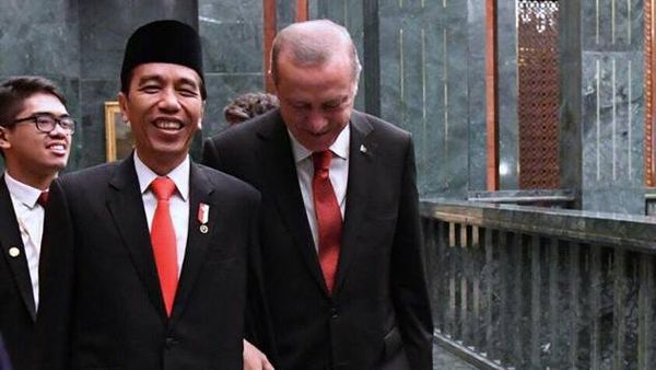 Kemesraan Presiden Jokowi dan Erdogan di Turki