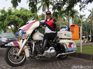 Tips Singkat Naik Moge dari Polwan Patwal