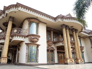 Muzdalifah Putuskan Jual Hunian Mewahnya Rp 30 Miliar Muzdalifah Putuskan Jual Hunian Mewahnya Rp 30 Miliar