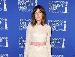 Alasan Sepele Mandy Moore Tak Suka Pakai Lip Gloss