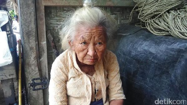 Kenalan Lebih Dekat dengan Mbah Suparni, Nenek 117 Tahun Anti-Pekok