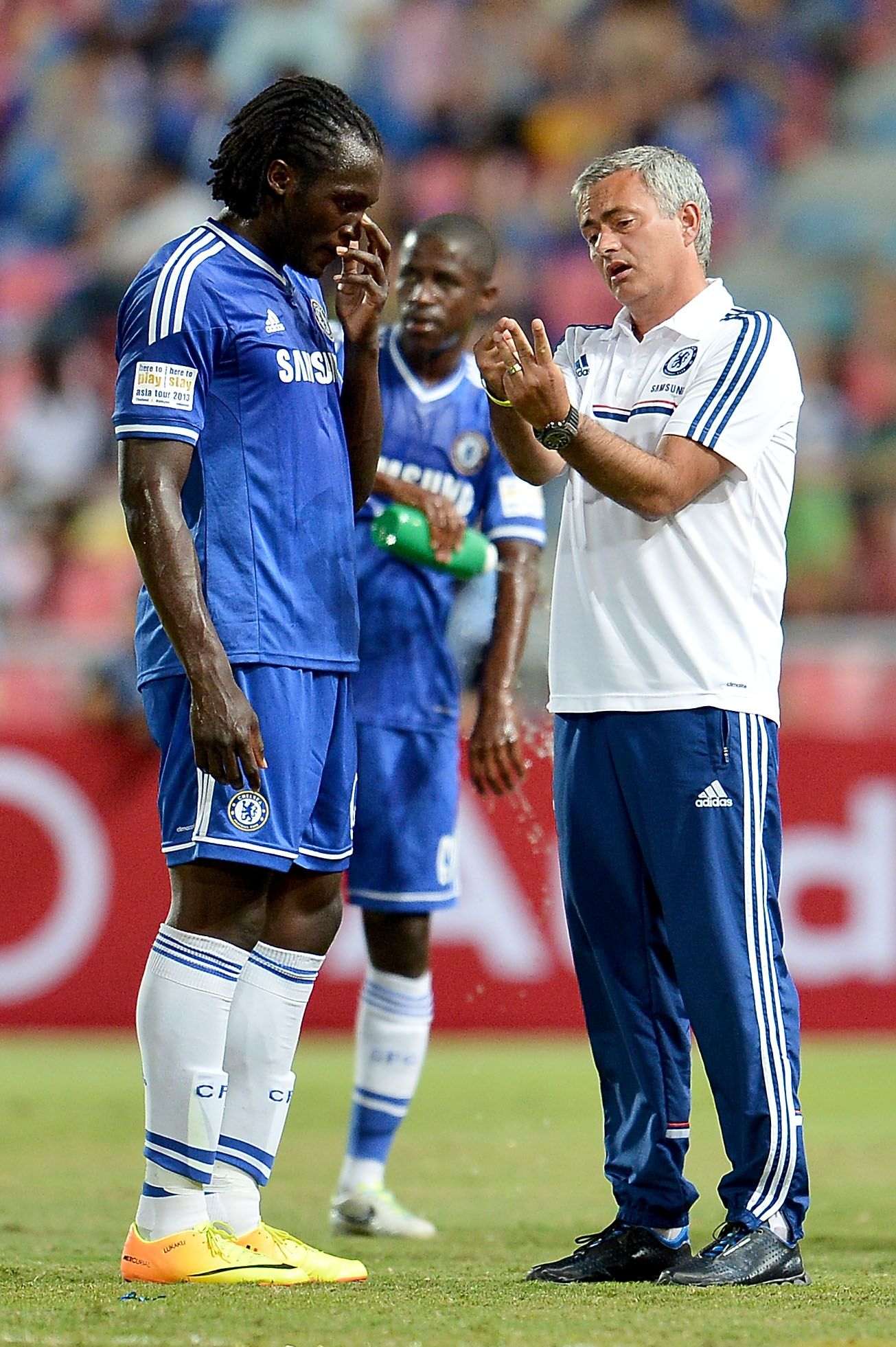 BANGKOK, THAILAND - JULY 17: Manager Jose Mourinho of Chelsea FC talking with Romelu Lukaku during the international friendly match between Chelsea FC and the Singha Thailand All-Star XI on July 17, 2013 in Bangkok, Thailand.  (Photo by Thananuwat Srirasant/Getty Images)