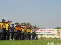 Antisipasi Teror, Polisi Sidoarjo Asah Kemampuan Menembak
