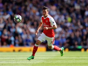 Ramai-ramai Kecam Mesut Oezil yang Tolak Pemotongan Gaji
