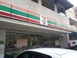 Video Gerai Sevel yang Masih Buka