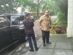 Bareng Istri, Sekda DKI Datangi Rumah Sandiaga Uno