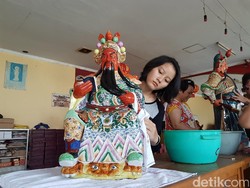 Melihat Ritual Pencucian Rupang Dewa di Serang