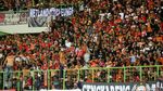 The Jakmania Bakar Semangat Para Pemain Macan Kemayoran