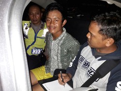 Perakit Bom Panci di Bandung Tersenyum Saat Ditangkap Polisi