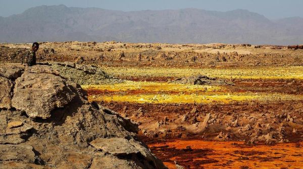 Foto: Tempat Terpanas di Bumi yang Berwarna-warni