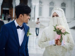 Postingan Istri Muzammil Hasballah Ini Bikin Hijabers Baper