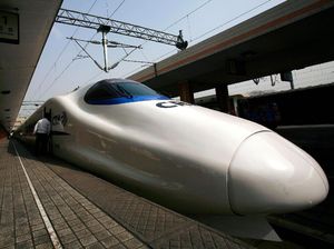 Kereta Kencang JKT-SBY Melesat 160 Km/Jam, Ini Syaratnya