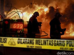 Suara Ledakan Kembali Terdengar di Polsek Astana Anyar Bandung Suara Ledakan Kembali Terdengar di Polsek Astana Anyar Bandung