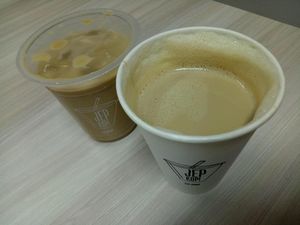 Kopi Susu Hangat Juga Ada di Kedai Kopi Kekinian, Mana yang Enak?
