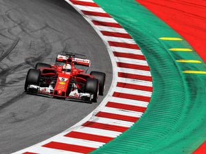Vettel Ungguli Hamilton di Sesi Ketiga Vettel Ungguli Hamilton di Sesi Ketiga