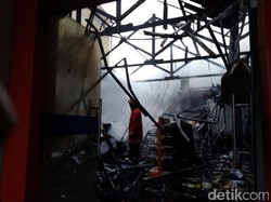 Sebuah Apotek di Sukoharjo Ludes Dilalap Si Jago Merah