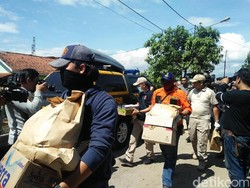 Puslabfor Bawa 4 Kardus dari Kontrakan Agus Perakit Bom Panci