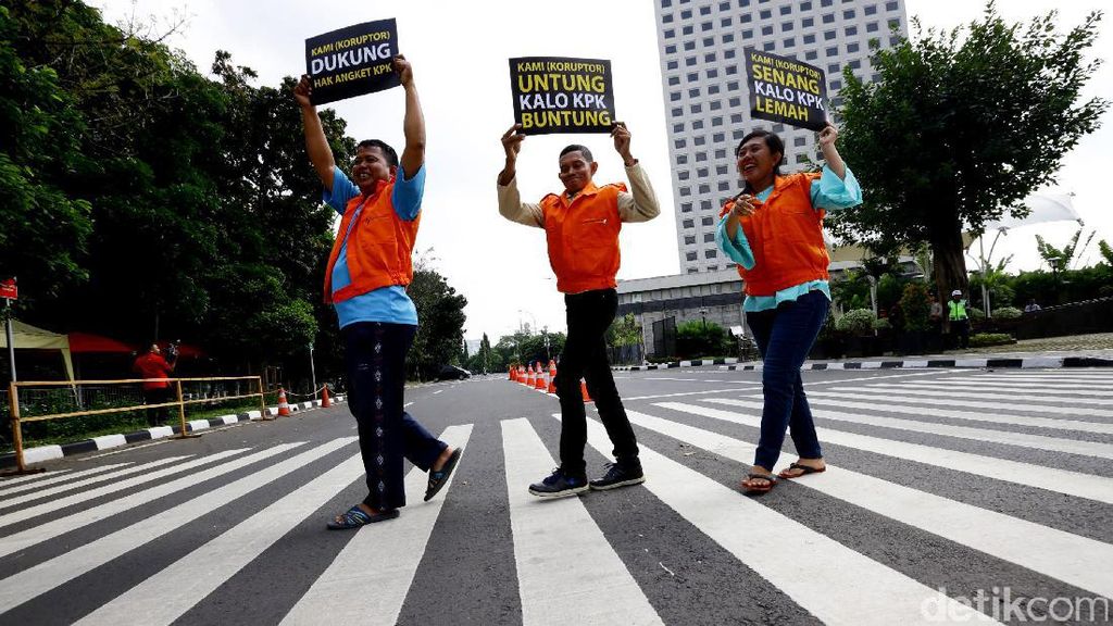 ICW Sindir Pansus Angket Lewat Parodi ICW Sindir Pansus Angket Lewat Parodi