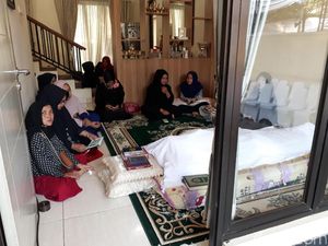 Istri Korban Tewas Ceritakan Detik-detik Tabrakan Crane di Rest Area